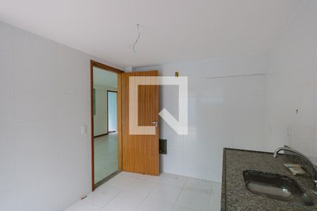 Casa de condomínio à venda com 169m², 3 quartos e 6 vagas Casa de condomínio à venda com 169m², 3 quartos e 6 vagasCozinha