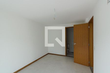 Casa de condomínio à venda com 169m², 3 quartos e 6 vagas Casa de condomínio à venda com 169m², 3 quartos e 6 vagasSuíte