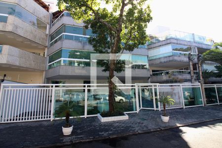Apartamento à venda com 187m², 4 quartos e 4 vagas Apartamento à venda com 187m², 4 quartos e 4 vagasFachada e portaria