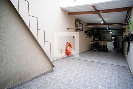 Casa à venda com 200m², 4 quartos e 1 vaga Casa à venda com 200m², 4 quartos e 1 vagaQuintal