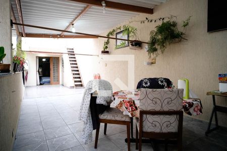 Casa à venda com 200m², 4 quartos e 1 vaga Casa à venda com 200m², 4 quartos e 1 vagaQuintal