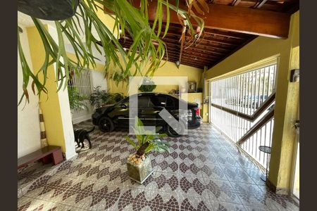 Casa à venda com 210m², 3 quartos e 3 vagas Casa à venda com 210m², 3 quartos e 3 vagasGaragem