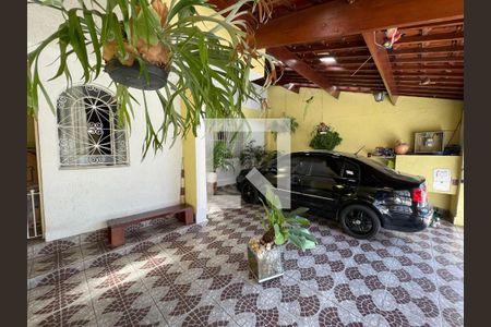 Casa à venda com 210m², 3 quartos e 3 vagas Casa à venda com 210m², 3 quartos e 3 vagasGaragem