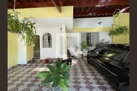 Casa à venda com 210m², 3 quartos e 3 vagas Casa à venda com 210m², 3 quartos e 3 vagasGaragem