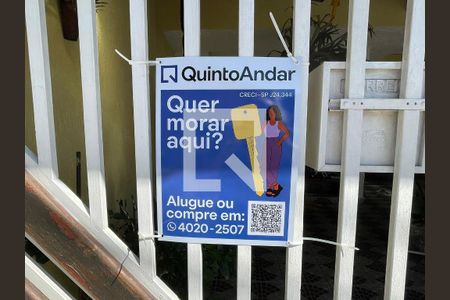 Casa à venda com 210m², 3 quartos e 3 vagas Casa à venda com 210m², 3 quartos e 3 vagasFachada