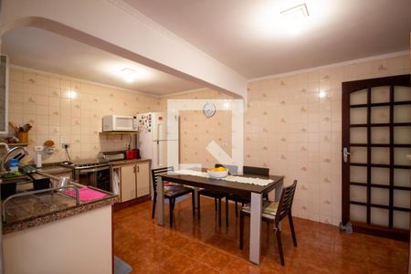 Casa à venda com 137m², 2 quartos e 2 vagas Casa à venda com 137m², 2 quartos e 2 vagasCozinha