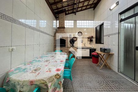 Casa à venda com 163m², 3 quartos e 6 vagasQuintal com Churrasco