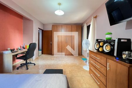 Casa à venda com 163m², 3 quartos e 6 vagasQuarto 2