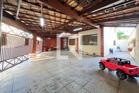 Casa à venda com 163m², 3 quartos e 6 vagasGaragem