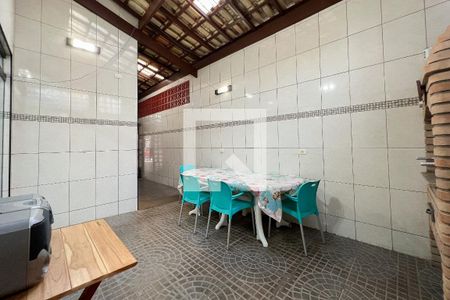 Casa à venda com 163m², 3 quartos e 6 vagasQuintal com Churrasco