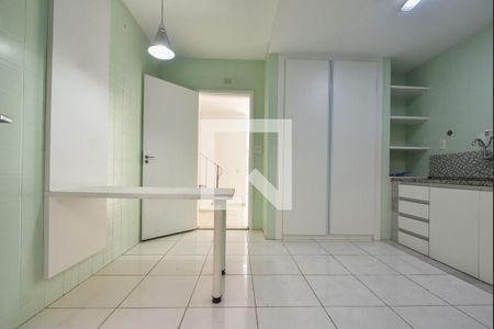 Casa à venda com 142m², 3 quartos e 2 vagasCozinha 