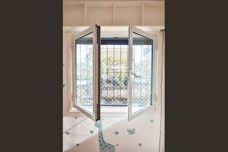 Casa à venda com 142m², 3 quartos e 2 vagasQuarto 02 - Janela Anti-Ruído 