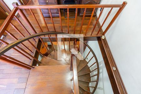 Casa à venda com 160m², 2 quartos e 3 vagasEscada Dormitórios