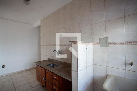 Casa à venda com 380m², 6 quartos e 7 vagas Casa à venda com 380m², 6 quartos e 7 vagasCozinha  e área de serviço Casa 2