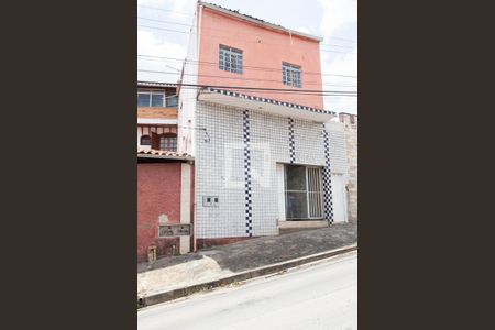 Casa à venda com 380m², 6 quartos e 7 vagas Casa à venda com 380m², 6 quartos e 7 vagasFachada