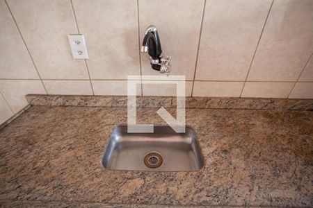 Casa à venda com 380m², 6 quartos e 7 vagas Casa à venda com 380m², 6 quartos e 7 vagasCozinha  e área de serviço Casa 2