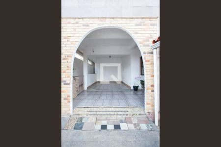 Casa à venda com 380m², 6 quartos e 7 vagas Casa à venda com 380m², 6 quartos e 7 vagasGaragem