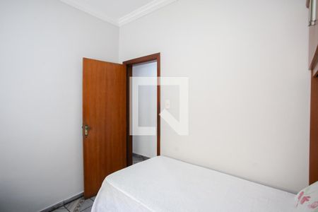 Casa à venda com 380m², 6 quartos e 7 vagas Casa à venda com 380m², 6 quartos e 7 vagasQuarto 2 casa 1