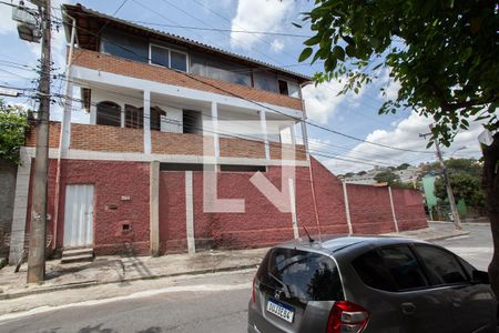 Casa à venda com 380m², 6 quartos e 7 vagas Casa à venda com 380m², 6 quartos e 7 vagasFachada