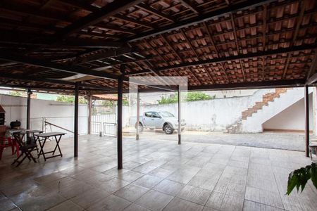 Casa à venda com 380m², 6 quartos e 7 vagas Casa à venda com 380m², 6 quartos e 7 vagasGaragem