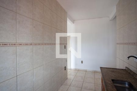 Casa à venda com 380m², 6 quartos e 7 vagas Casa à venda com 380m², 6 quartos e 7 vagasCozinha  e área de serviço Casa 2