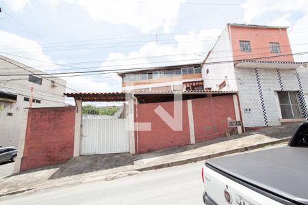 Casa à venda com 380m², 6 quartos e 7 vagas Casa à venda com 380m², 6 quartos e 7 vagasFachada