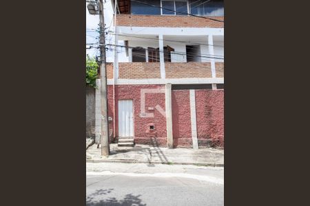 Casa à venda com 380m², 6 quartos e 7 vagas Casa à venda com 380m², 6 quartos e 7 vagasEntrada Casa 3