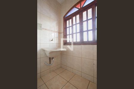 Casa à venda com 380m², 6 quartos e 7 vagas Casa à venda com 380m², 6 quartos e 7 vagasCozinha  e área de serviço Casa 2