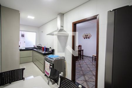 Casa à venda com 380m², 6 quartos e 7 vagas Casa à venda com 380m², 6 quartos e 7 vagasCozinha  Casa 1