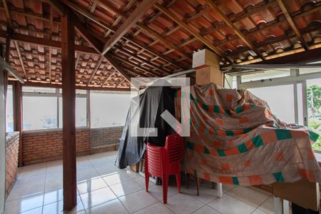 Casa à venda com 380m², 6 quartos e 7 vagas Casa à venda com 380m², 6 quartos e 7 vagasTerraço