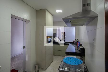 Casa à venda com 380m², 6 quartos e 7 vagas Casa à venda com 380m², 6 quartos e 7 vagasCozinha  Casa 1