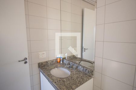 Apartamento à venda com 107m², 2 quartos e 2 vagas Apartamento à venda com 107m², 2 quartos e 2 vagasBanheiro da Suíte 1