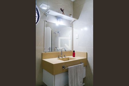 Casa à venda com 300m², 3 quartos e 4 vagasBanheiro da Suíte 2