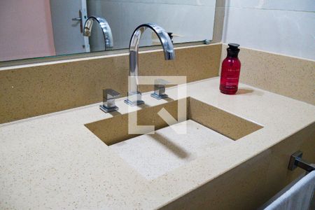 Casa à venda com 300m², 3 quartos e 4 vagasBanheiro da Suíte 2