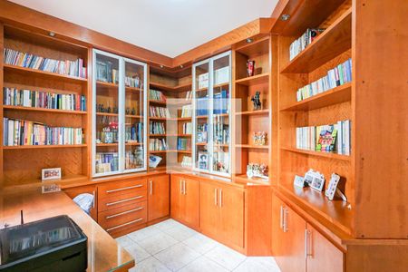 Casa à venda com 220m², 3 quartos e 4 vagas Casa à venda com 220m², 3 quartos e 4 vagasHome office