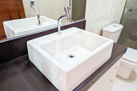 Casa à venda com 220m², 3 quartos e 4 vagas Casa à venda com 220m², 3 quartos e 4 vagasBanheiro da suíte 1