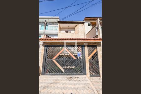 Casa à venda com 220m², 3 quartos e 4 vagas Casa à venda com 220m², 3 quartos e 4 vagasFachada