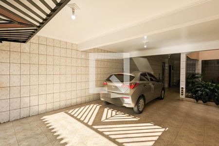 Casa à venda com 220m², 3 quartos e 4 vagas Casa à venda com 220m², 3 quartos e 4 vagasGaragem