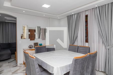 Casa à venda com 300m², 3 quartos e 2 vagas Casa à venda com 300m², 3 quartos e 2 vagasSala de jantar