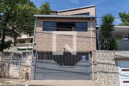 Casa à venda com 300m², 3 quartos e 2 vagas Casa à venda com 300m², 3 quartos e 2 vagasFachada + placa