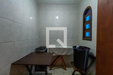 Casa à venda com 300m², 3 quartos e 2 vagas Casa à venda com 300m², 3 quartos e 2 vagasQuarto de Serviço