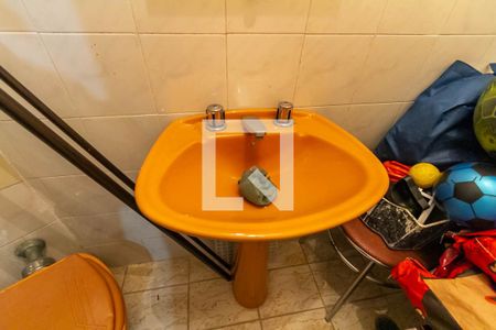 Casa à venda com 300m², 3 quartos e 2 vagas Casa à venda com 300m², 3 quartos e 2 vagasBanheiro de Serviço