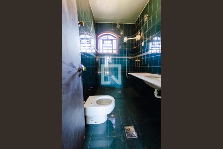 Casa à venda com 341m², 6 quartos e 2 vagas Casa à venda com 341m², 6 quartos e 2 vagasCasa 2 - Banheiro suíte