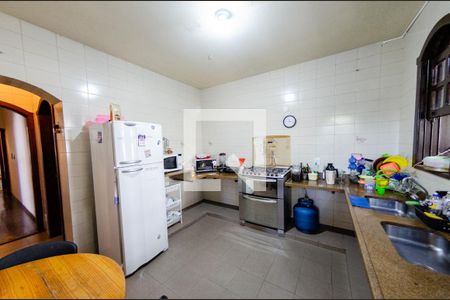 Casa à venda com 341m², 6 quartos e 2 vagas Casa à venda com 341m², 6 quartos e 2 vagasCozinha