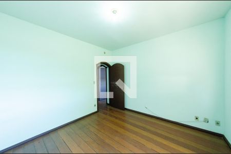 Casa à venda com 341m², 6 quartos e 2 vagas Casa à venda com 341m², 6 quartos e 2 vagasCasa 2 - Quarto 1