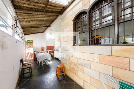 Casa à venda com 341m², 6 quartos e 2 vagas Casa à venda com 341m², 6 quartos e 2 vagasÁrea de serviço