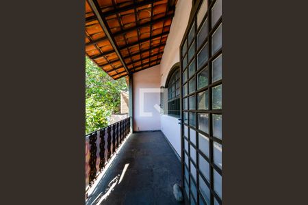 Casa à venda com 341m², 6 quartos e 2 vagas Casa à venda com 341m², 6 quartos e 2 vagasCasa 2 - Varanda