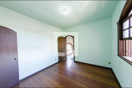 Casa à venda com 341m², 6 quartos e 2 vagas Casa à venda com 341m², 6 quartos e 2 vagasCasa 2 - Sala