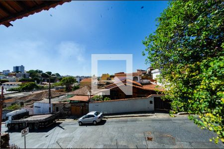 Casa à venda com 341m², 6 quartos e 2 vagas Casa à venda com 341m², 6 quartos e 2 vagasVista