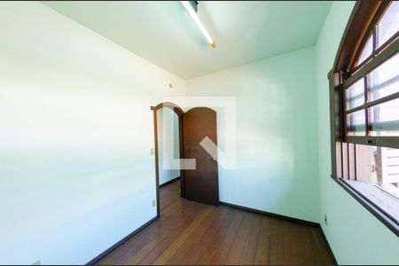 Casa à venda com 341m², 6 quartos e 2 vagas Casa à venda com 341m², 6 quartos e 2 vagasCasa 2 - Quarto 3